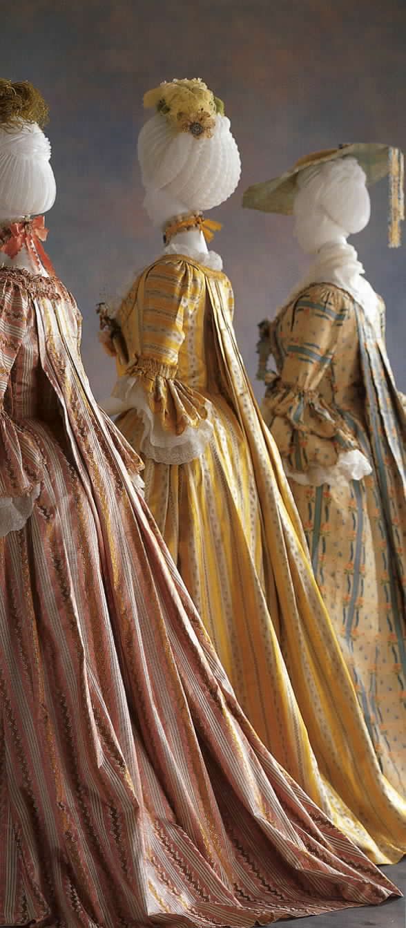 Seda vestidos de saco posterior del Instituto Kyoto Costume 18th Century Gown, 1700 Fashion, Venice Carnival Costumes, Historical Gowns, 18th Century Women, 18th Century Dress, Rococo Fashion, 18th Century Costume, 18th Century Clothing