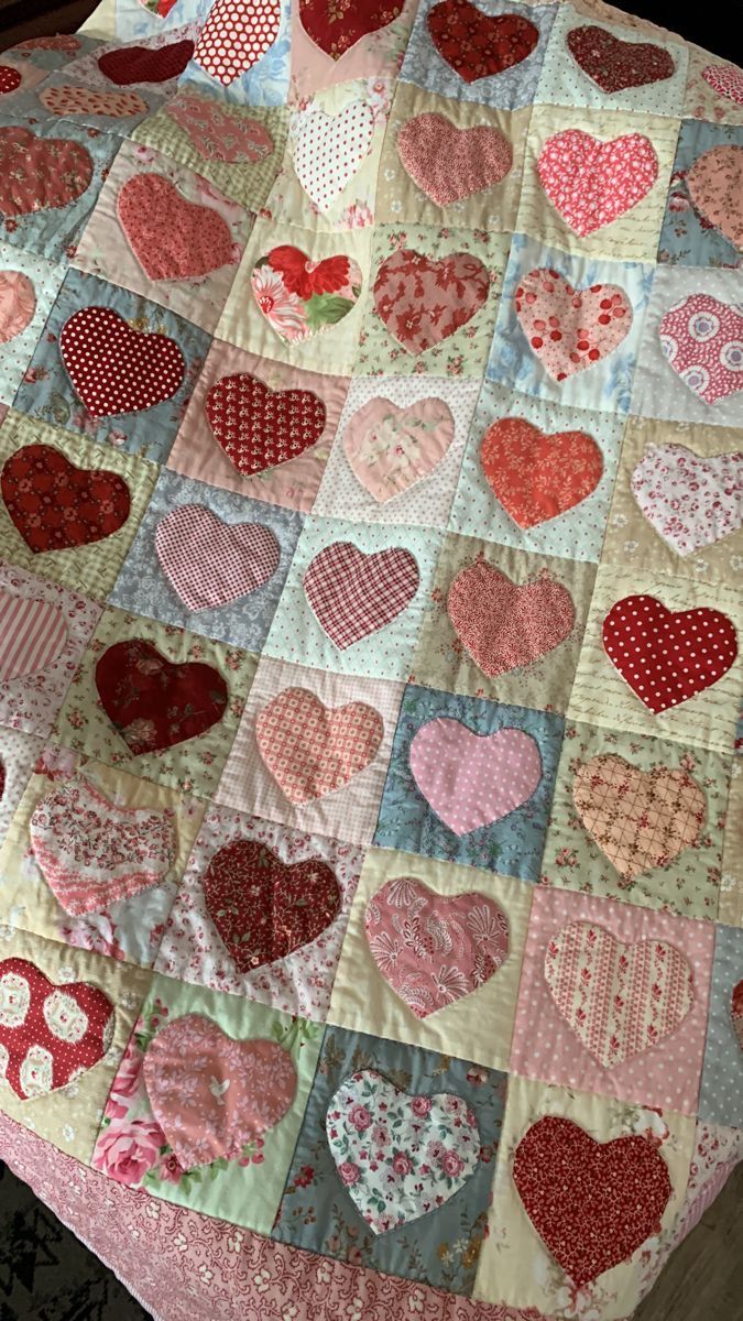 a quilted table top with many hearts on it