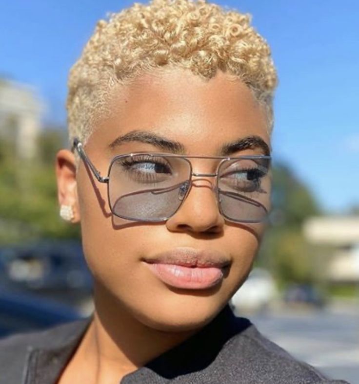 Blonde Twa, Voice Of Hair, Short Platinum Blonde Hair, Blonde Natural Hair, Short Natural Curly Hair, Twa Hairstyles, Tapered Natural Hair, Natural Hair Cuts, Tapered Hair