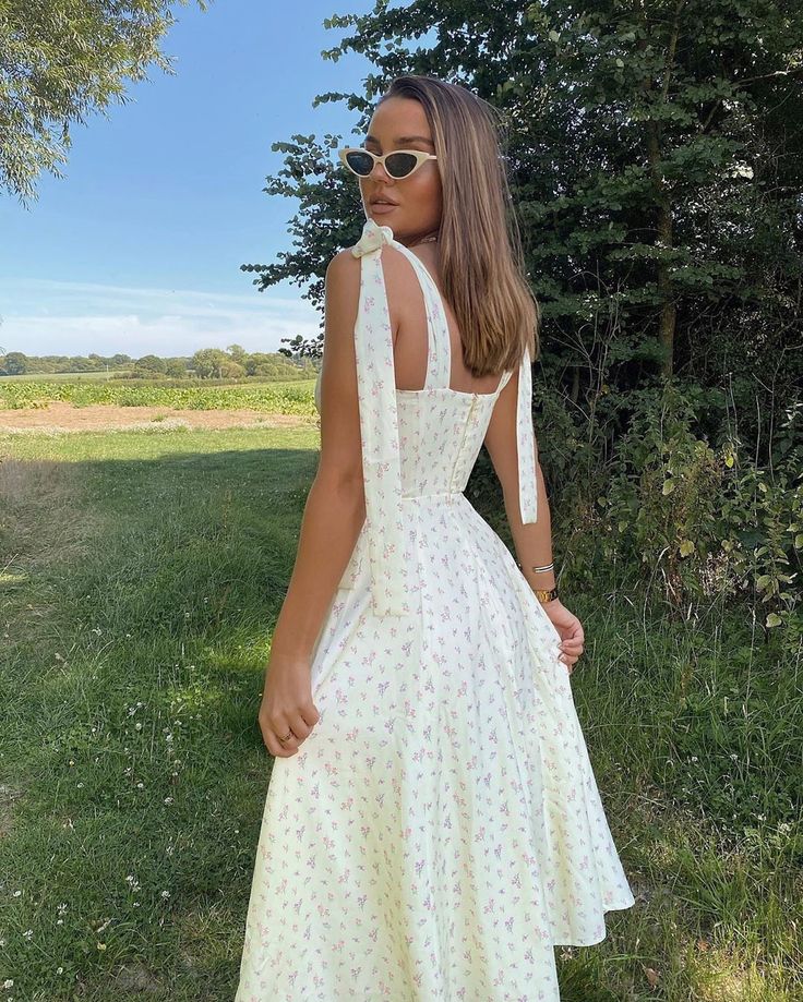 فستان زهري, Stylish Maxi Dress, Date Outfit Ideas, Backless Midi Dress, Maxi Dress Collection, Cottagecore Fashion, Outfit Ideas Fashion, Floral Dresses Long, Date Outfit