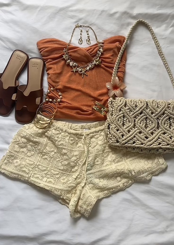 Island Vacation Fits, Summer Boardwalk Outfits, Summer Vacation Aesthetic Outfits, Obx Style Fits, Summer Vacation Outfit Inspo 2024, Vacation Fits Aesthetic, Vintage Vacation Outfits, Cute Tropical Outfits, Summer Beach Outfit Aesthetic