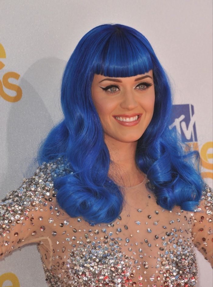 lady with bright blue hair at the 2012 american music awards in los angeles, california