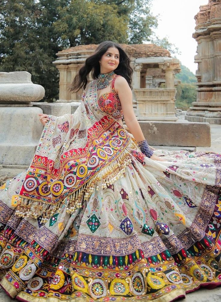 Rajasthani Wedding Lehenga, Lehanga Aesthetics, Ghaghra Choli For Navratri, Rajasthan Traditional Dress, Rajasthani Lehenga Traditional, Navratri Dress Lehenga Choli, Indian Lehenga Aesthetic, Rajasthani Dress Traditional, Rajasthan Lehenga