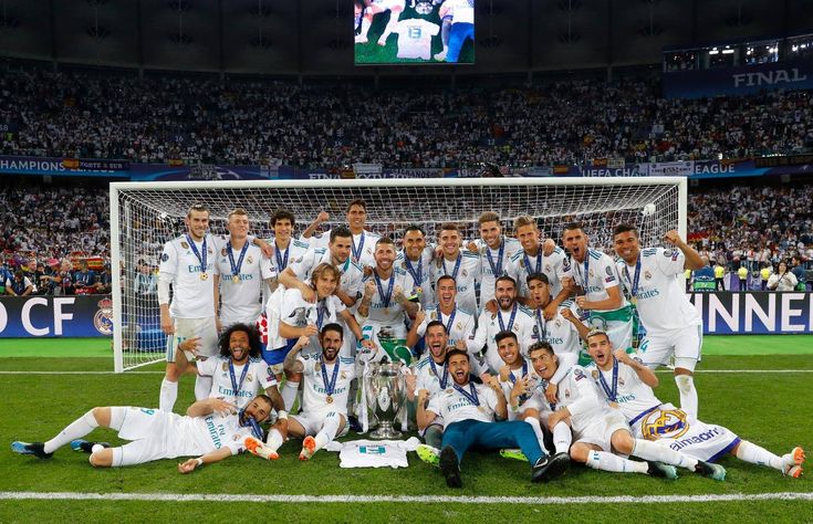 the soccer team is posing for a group photo with their trophy on the sidelines