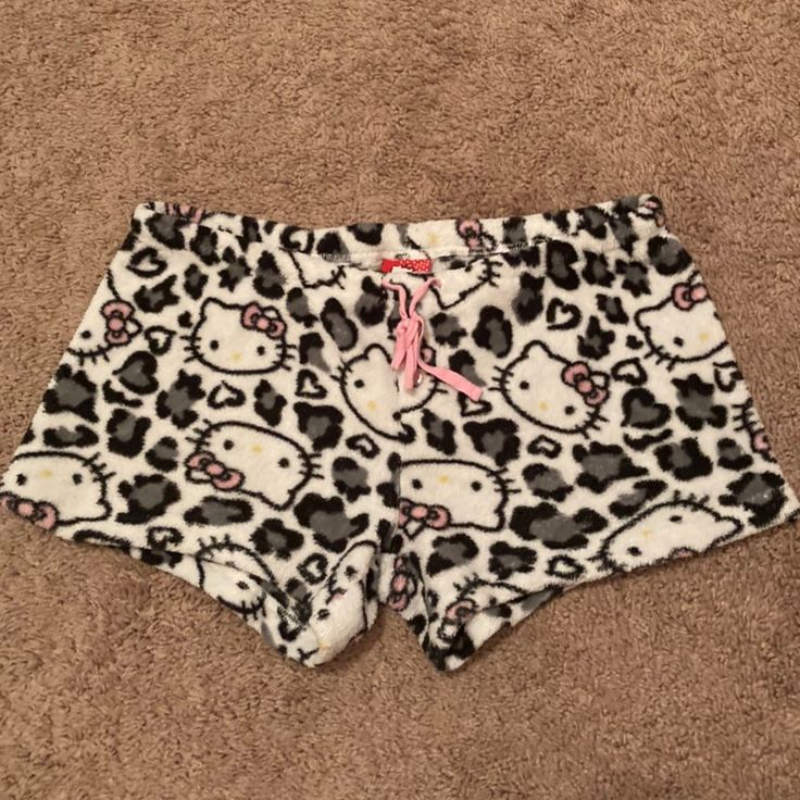 Kitty Clothes, Hello Kitty Clothes, Hello Kitty Aesthetic, Cute Pjs, Cute Sleepwear, 2000s Fashion Outfits, Cute Pajamas, Hello Kitty Items, Pj Pants