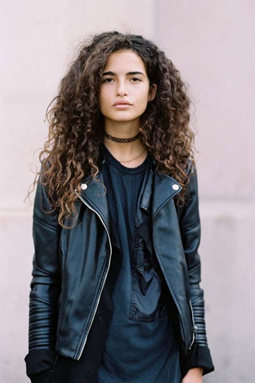 Paris Fashion Week SS 2016 Paris October, Vanessa Jackman, Biracial Hair, Curly Hair Problems, Modern Haircuts, About A Girl, Mixed Hair, Natural Curls Hairstyles, Curly Hair Inspiration