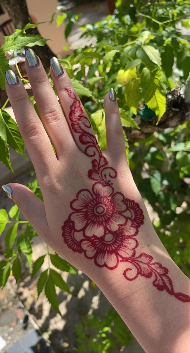 Mirror Nails and Red Flower Henna on the island 🏝 Cute Henna Designs, Inai Pengantin, Cute Henna Tattoos, Jagua Henna, Henna Style Tattoos, Small Henna, Red Henna, Bridal Mehandi, Henna Inspired Tattoos