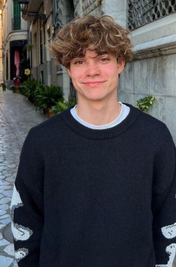 Fluffy Permed Hair Boy, Brown Hair Freckles Boy, Fluffy Curly Hair Boy, Brown Curly Hair Boy, Fluffy Brown Hair Boy, Fluffy Messy Hair Boy, Cute Boys With Light Brown Fluffy Hair, Light Brown Hair Boy, Light Perm Men