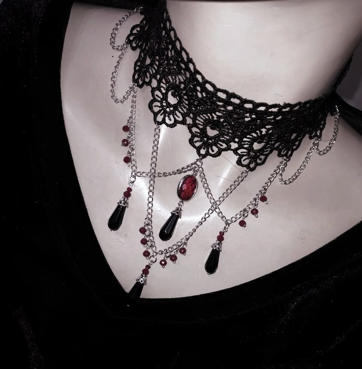 Vintage Vampire Costume, Romantic Goth Jewelry, Vampire Jewelry Aesthetic, Vampire Costume Aesthetic, Vamp Goth, Goth Choker Necklaces, Gothic Choker Necklace, Vampire Necklace, Goth Choker