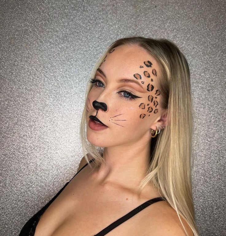 Lion Makeup Halloween Easy, Black Makeup Looks Halloween, Animal Makeup Looks Halloween, Easy Makeup Looks Halloween, Cat Make Up For Halloween Easy, Leapord Halloween Makeup Easy, Leapord Print Makeup Look, Black Leopard Makeup, Easy Leopard Makeup