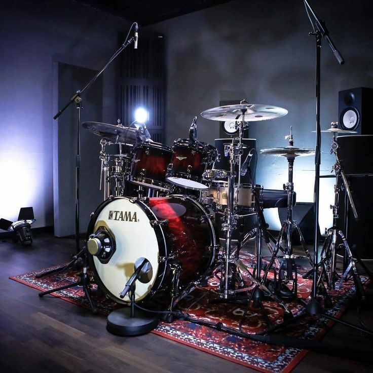 a drum kit is sitting on top of a rug