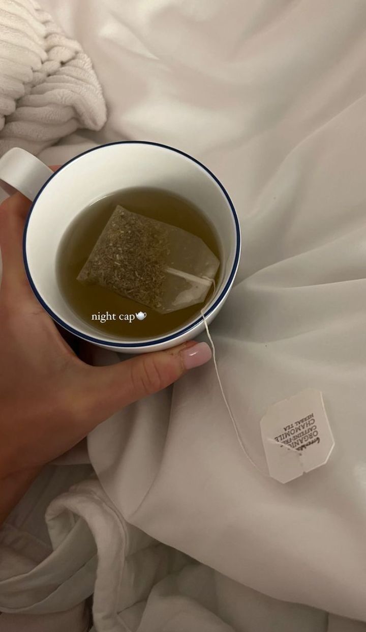 Tea Instagram Story, Tea Time Aesthetic, Wellness Instagram Story, Selfcare Day, Stories Wallpaper, Smoothie Aesthetic, Aesthetic Instagram Stories, Tea Aesthetic, Wallpaper Aesthetics