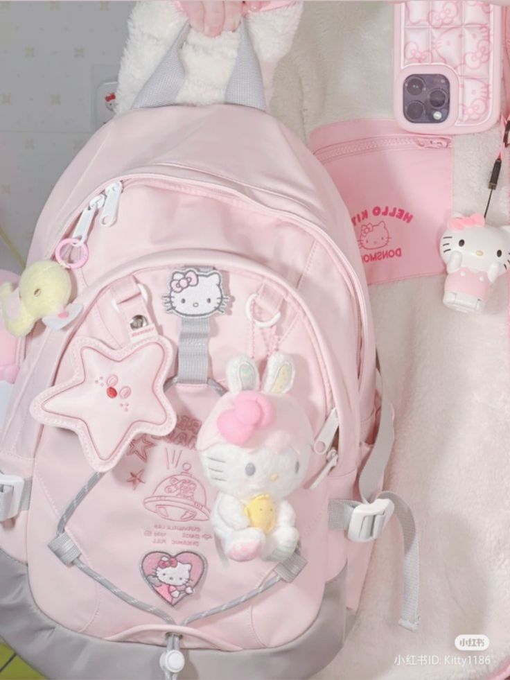 Pink Backpack Aesthetic, Mochila Kpop, Sanrio Backpack, Hello Kitty School, Backpack Aesthetic, Pink Academia, Cute School Bags, Stylish School Bags, Aesthetic Backpack