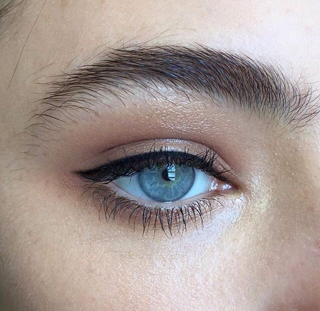 Shuttle eye makeup Instagram Makeup Artist, Permanent Makeup Eyeliner, Permanente Make-up, Eyeliner Hacks, Perfect Cat Eye, Permanent Eyeliner, Simple Eyeliner, Make Up Inspiration, Smink Inspiration