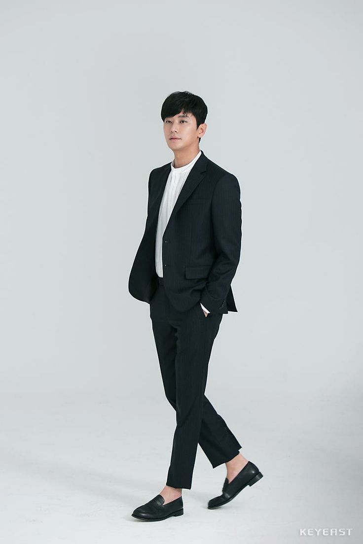 Weeding Guest Outfit, Korean Suit, Asian Haircut, Office Men, Studio Poses, Wedding Outfit Men, Handsome Asian Men, Uni Outfits, Guest Attire