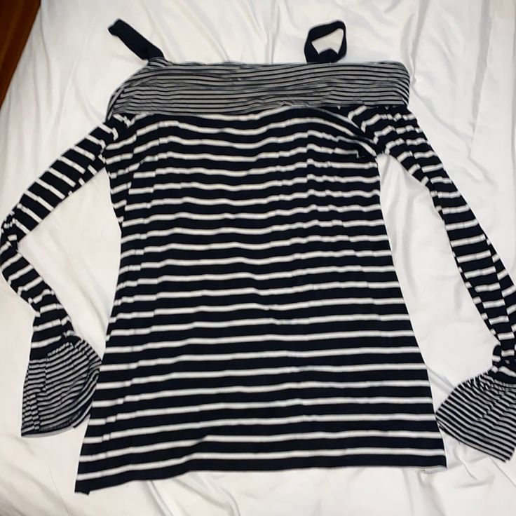 Black And White Striped Stretch Material. Off The Shoulder Design With Straps For Support. Brand New With Tags. Striped Stretch Tops For Work, Stretch Striped Tops For Work, Loose Clothes, Off The Shoulder Shirt, Floral Long Sleeve Shirt, Metallic Blouses, Black Knit Top, Sublimation Ideas, Black Lace Blouse