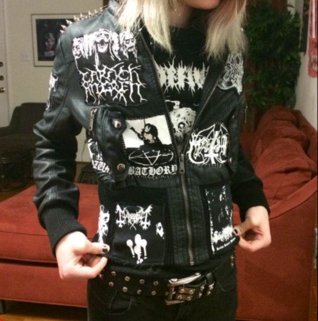 Metal battle jacket Metal Battle Jacket, Black Metal Fashion, Metalhead Fashion, Punk Fashion Diy, Denim Diy Clothes, Custom Leather Jackets, Battle Jacket, Diy Jacket, Souvenir Jacket