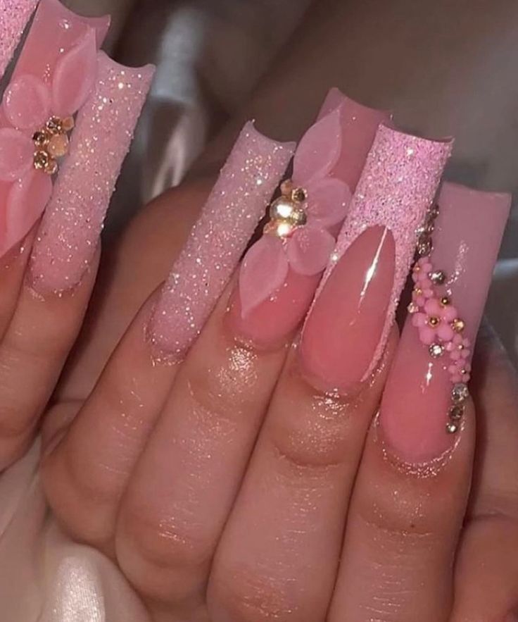 Quince Nails Glitter, Pink Rose Gold Quince Nails, Pink Flower Quince Nails, Nails For Quinceanera Pink, 15 Quinceanera Nails Pink, Purple Latina Nails, Pink 15 Nails, Pink Nails Quinceanera, Quince Nails Pink And Gold