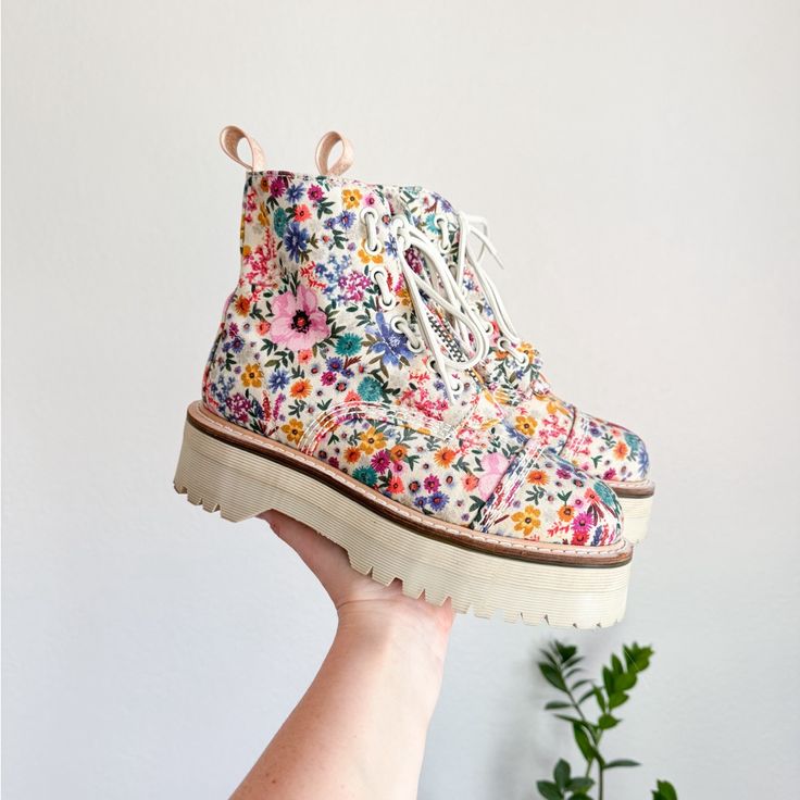 Dr. Martens Wanderlust Sinclair Platform Boots Size 7-7.5 Women's, Uk 5 These Are In Amazing Condition! Only Worn A Handful Of Times, Super Hard To Find Style And Size. Comes With Removable Zippers As Well, So You Can Zip Or Lace Up High-top Boots With Rubber Sole For Spring, Multicolor Floral Print Boots For Summer, Multicolor Floral Print Summer Boots, Spring Ankle-high Boots With Rubber Sole, Spring Lace-up Boots With Rubber Sole, Spring High-top Lug Sole Boots, Spring High-top Boots With Lug Sole, Pink Lace-up Boots For Summer, Multicolor Leather Summer Boots