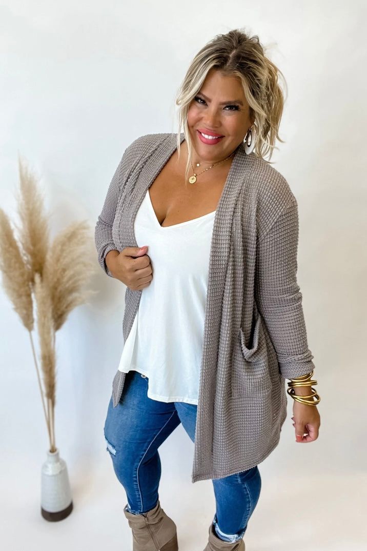 Our popular thumbhole popcorn cardigan you guys have grown to love are now in Fall colors! While they are still meant to be a slight oversized fit, we have reeled in sizing just a bit so the One Size (4-12) doesn’t feel “too big”, and Plus OS (14-22+) is roomy across the shoulders/hips and arms but not TOO long in the arms! If you border a size on either end of the size chart, size up or down MADE IN: USA Model is size 16/18 FIT: RELAXED FABRIC: 77 POLY 22 RAYON 1 SPAN SIZING XS/S (petite): 0-2 Plus Size Pretty, Bubble Waffle, Fall Cardigan, Fall Cardigans, Waffle Fabric, Rose Boutique, Pocket Cardigan, Floral Jacket, Denim And Lace