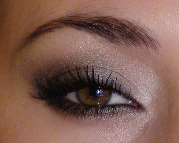 maquillage yeux de biche maquillage brillant Makeup Brown Eyes, Look Rock, Skin Remedies, St Valentin, Makeup For Brown Eyes, Beauty Make Up, Fashion Makeup, Nails Inspiration, Eye Makeup