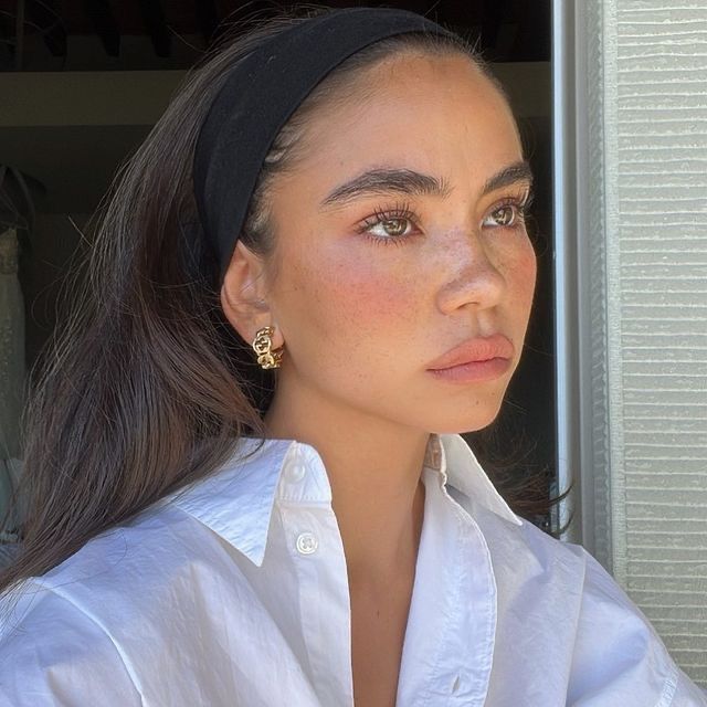 Dream Nose, Christina Nadin, Casual Makeup, Sport Hair, Headband Outfit, Face Card, Instagram Content, Black Headband, Summer Makeup