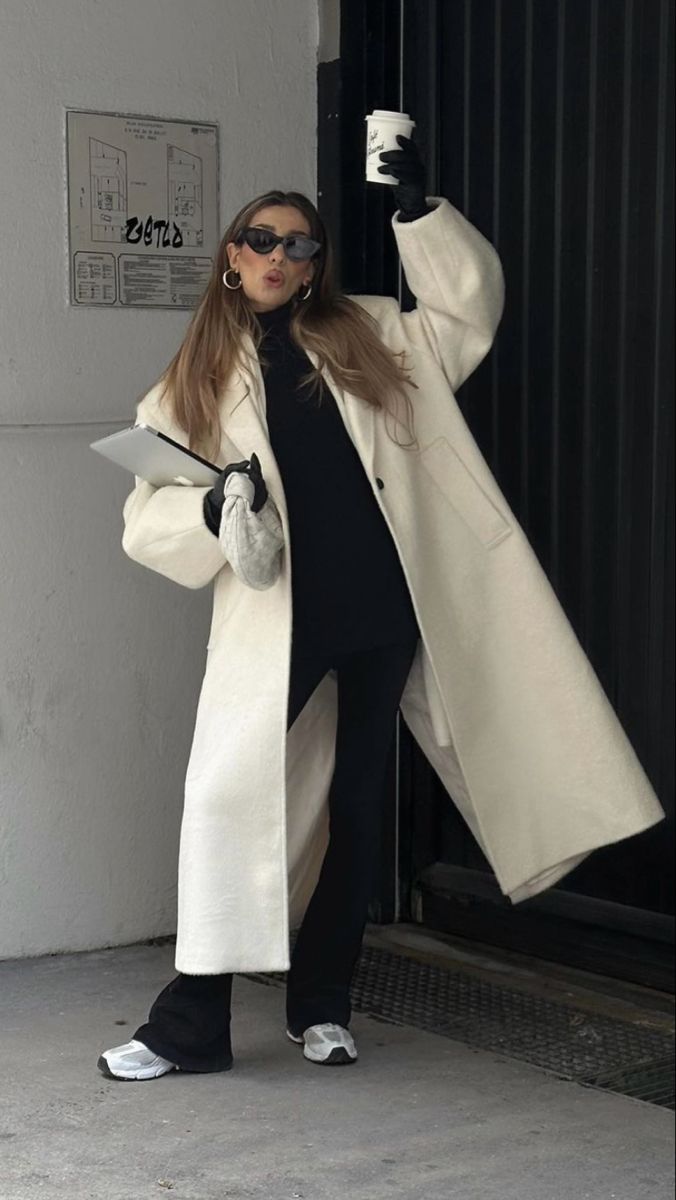 work ready White Coat Outfit, Leo Energy, Activewear Photoshoot, Street Style Fall Winter, Street Hijab Fashion, London Look, Easy Winter Outfit, Winter Aesthetic, Casual Style Outfits