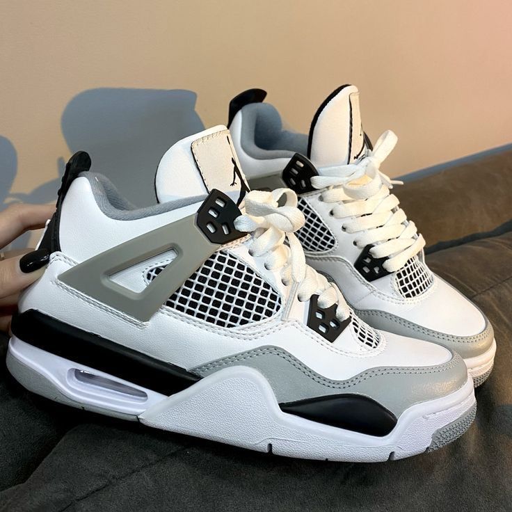 Shoe Must Haves, Air Jordan 4 Military Black, Buty Jordan, Casual Shoes Women Sneakers, Nike Shoes Women Fashion, Pretty Sneakers, Boty Nike, Nike Fashion Shoes, Preppy Shoes