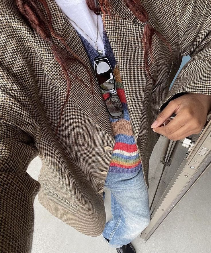 Blazer Winter Outfit, Grandpa Fashion, Grandpa Style, Gather Round, Brown Blazer, 2024 Fashion Trends, Mode Casual, Fall Fits, Vintage T Shirts