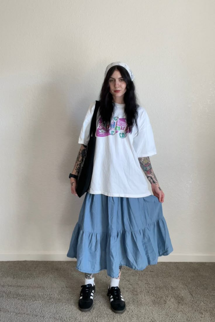 Broquette Outfits, Shirt And Long Skirt, Long Skirt Outfits Denim, Big Shirt And Skirt Outfit, Long Skirt Baggy Shirt, Big Skirt Outfit, Spring Baggy Denim Skirt, Trendy Baggy Denim Skirt, Japanese Street Fashion Long Skirt