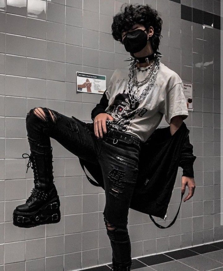 Edgy Male Outfits Aesthetic, Hot Outfits For Men, Men Alternative Outfits, Edgy Outfits Male, Man Alternative Style, Alt Grunge Outfits Men, Dark Style Boy, Posing Reference Male, Alt Transmasc Hair