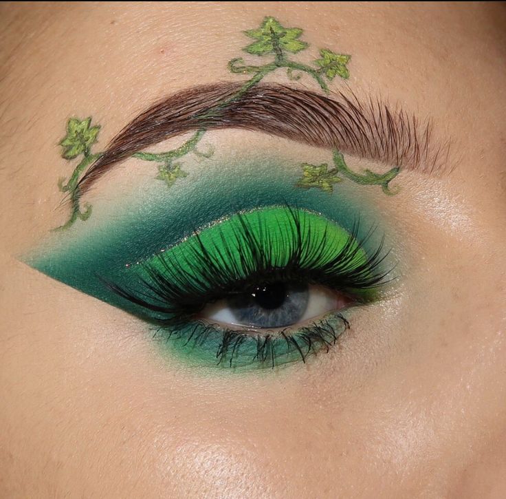 Mother Nature Eye Makeup, Flower Fairy Face Paint, Position Ivy Makeup, Plant Themed Makeup, Mother Nature Makeup Looks, Poison Ivy Eye Makeup, Green Ivy Makeup, Leaf Makeup Look, Poison Ivy Halloween Makeup