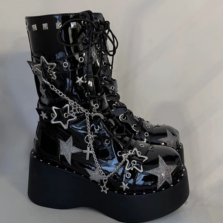 Sabo One Piece, Goth Shoes, Dr Shoes, Yeezy Sneakers, Estilo Punk, New Rock, Swag Shoes, Fashion Mistakes, Really Cute Outfits