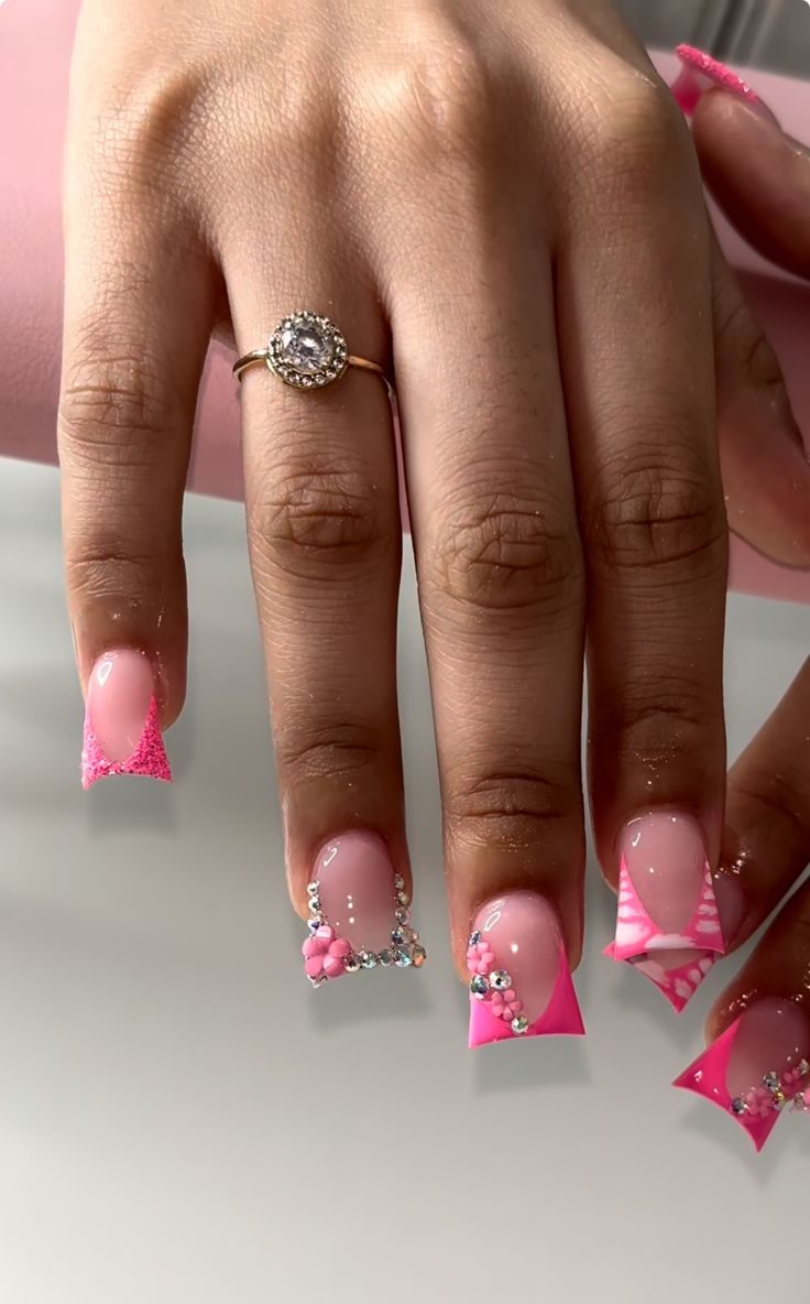 Short Baddy Nails, Nails Acrylic W Charms, Short Acrylic Nails With French Tips, Nail Inspiration For Birthday, Wide Tip Acrylic Nails, Short Duke Nails, Short French Tip Nails Design, Short Acrylic Nails For Birthday, Cute Short Easy Nails