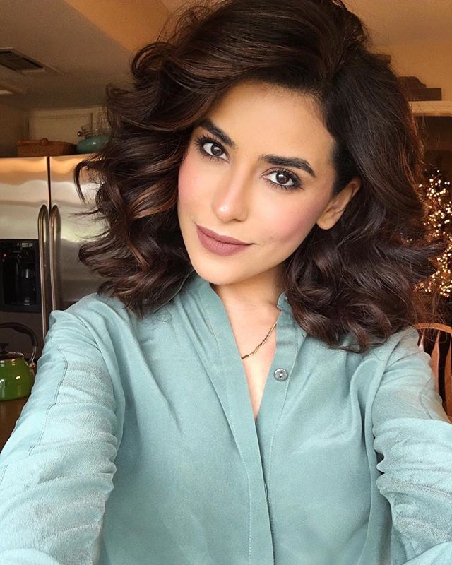 Sazan Hendrix @sazanhendrix Bouncy curls that...Instagram photo | Websta (Webstagram) Blouse Neck, Bouncy Curls, Dirty Dancing, Medium Hair Cuts, Curled Hairstyles, Trendy Hairstyles, Bob Hairstyles, Medium Length Hair Styles, Neck Designs