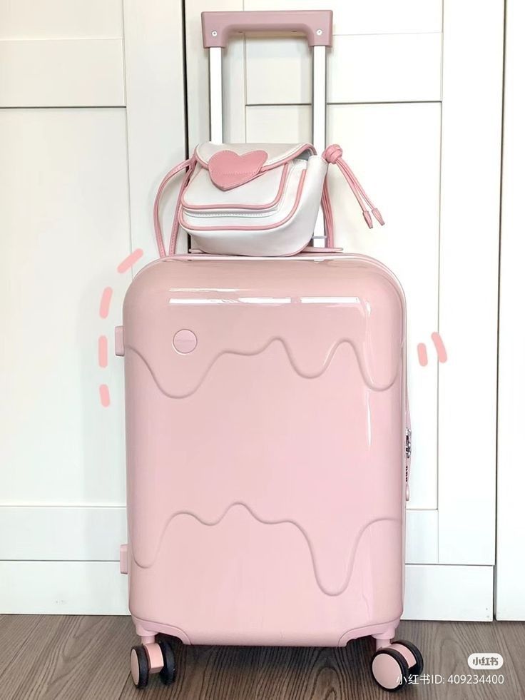 Koper Traveling, Sanrio Flowers, Dove Lotion, Suitcase Pink, Glossier Bag, Cute Suitcases, Cute Luggage, Stylish Luggage, My Style Bags