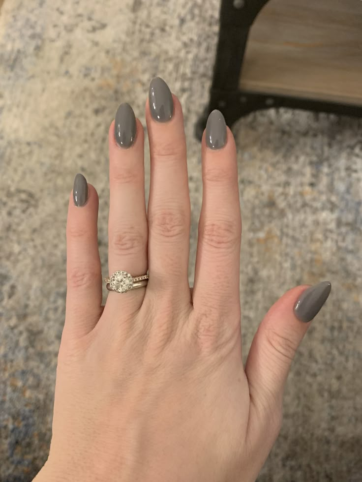 Short Almond Acrylic Nails Gray, Deep Grey Nails, Grey Oval Acrylic Nails, Short Round Grey Nails, Grey Short Almond Nails, Dark Gray Dip Nails, Gray Aesthetic Nails, Prom Dip Nails, Gray Oval Nails