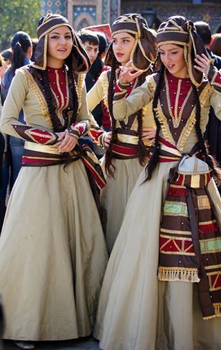 Gürcistan Traditional Clothing Around The World, Costumes Around The World, Folk Clothing, Tbilisi Georgia, Three Women, Autumn Festival, Mode Boho, Folk Dresses, Folk Dance