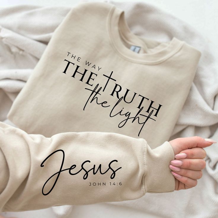 Bible Verse Shirt Design, Jesus T Shirt, Jesus Tshirt Design, Vinyl Designs For Shirts, Christian Aesthetic Outfit, Christian Shirt Ideas, Christian T Shirt Ideas, Cricut Designs For Shirts, Christian T Shirt Design