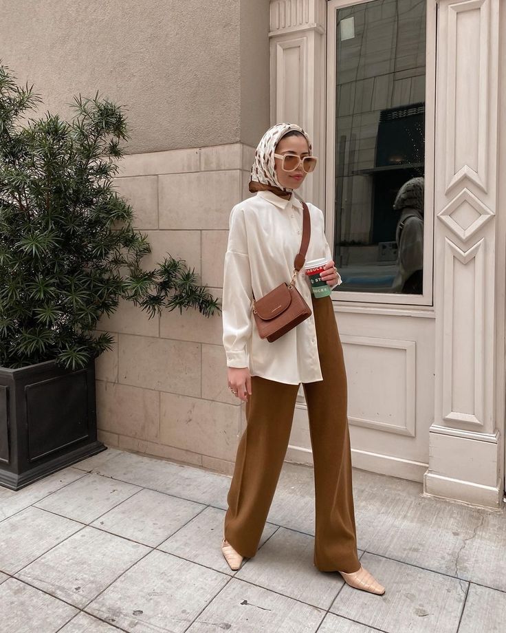 Casual Chic Hijab Outfit, Arab Style Fashion, Parisian Hijab Style, Travel Modest Outfits, Modest Fashion With Hijab, Casual Hijabi Outfits Summer, Muslim Travel Outfit, Modest Fashion Summer Casual, Street Hijab Fashion Summer