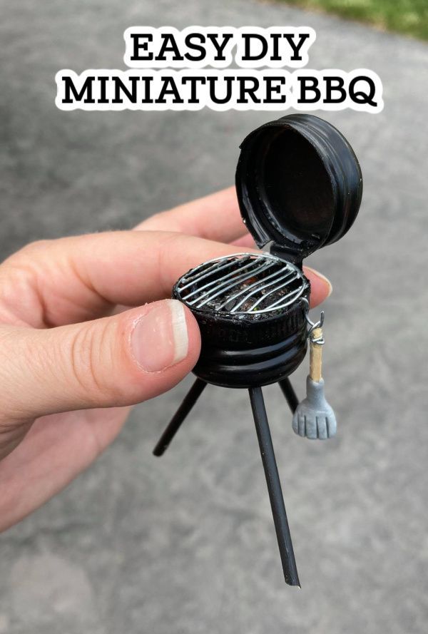 someone is holding a miniature bbq grill in their hand with the words easy diy miniature