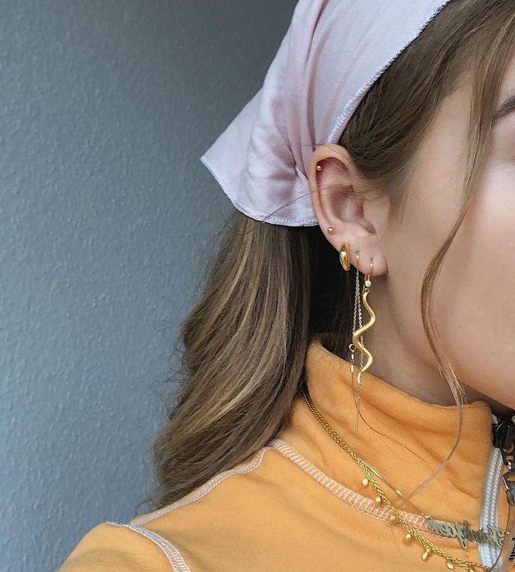 Bandana Fashion, Photography Outfits, Cute Ear Piercings, Head Scarf Styles, Accesories Jewelry, Inspiration Photography, Small Tattoo, Jewelry Inspo, Mode Vintage