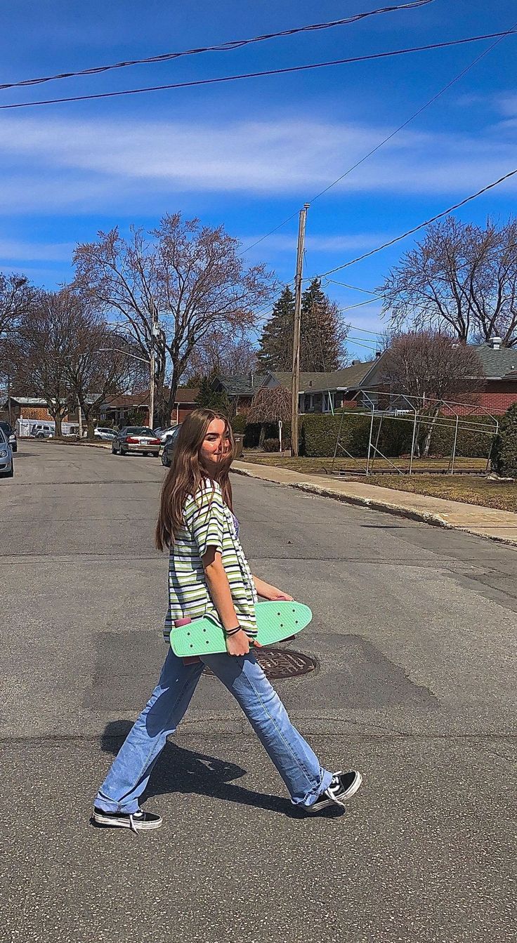 Skater Girl Outfits Grunge, Indie Kidz, Skater Girl Aesthetic, Photographie Indie, Indie Vibes, Skate Girl, Estilo Indie, Skater Girl Outfits, Indie Girl