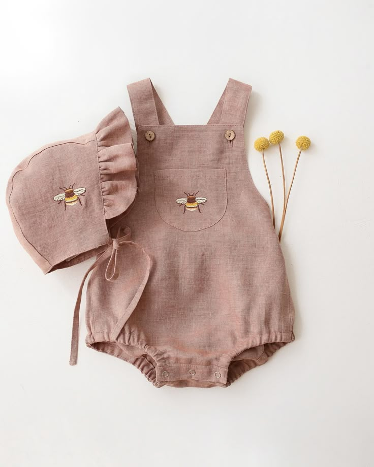 🐝 BUMBLEBEE EMBROIDERY 🐝 I am so happy you are loving our new Bumblebee embroidery 💛 it’s just the cutest, isn’t it 💛 it fits both boys and girls outfits 💛 here featured is a lovely order with this embroidery added - Straps Pinafore and Ruffle Brimmed Bonnet in Rose Smoke linen Baby Clothes Embroidery, Embroidery Kids Clothes, Embroidery Baby Clothes, Bumblebee Embroidery, Kids Dress Patterns, Baby Inspiration, Baby Clothes Patterns, I Am So Happy