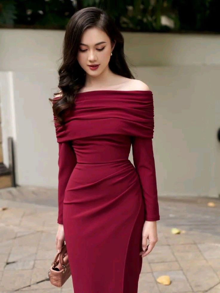 Red Dresses Classy Elegant, 2024 Dress Trends, Baju Kahwin, Elegant Outfit Classy, Soiree Dress, Red Dresses Classy, Fancy Dresses Long, Women Dresses Classy, Elegant Dresses Classy