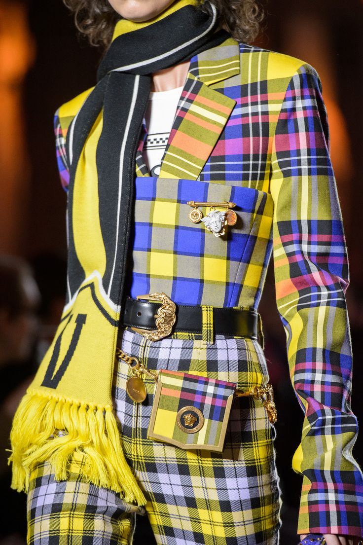 Tartan Fashion, Versace Fashion, Japanese Street Fashion, 80s Fashion, Karl Lagerfeld, Fashion Details, Colorful Fashion, Milan Fashion Week, Couture Fashion