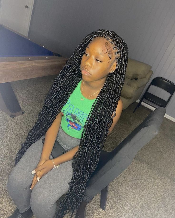 Soft Locs Knee Length, Styles To Do With Long Soft Locs, Soft Knotless Locs, Long Black Soft Locs, Soft Locs Triangle Parts, Soft Locs Hairstyles Black Women, Soft Locs 30 Inch, Focs Locs Hairstyles Long, Back To School Hairstyles Soft Locs