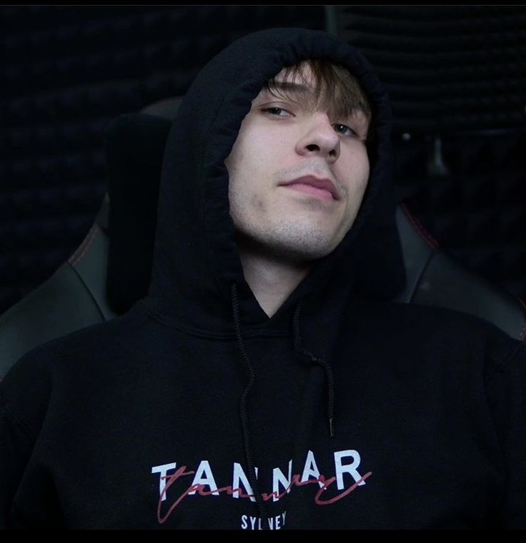 a young man wearing a black hoodie with the word tanar on it