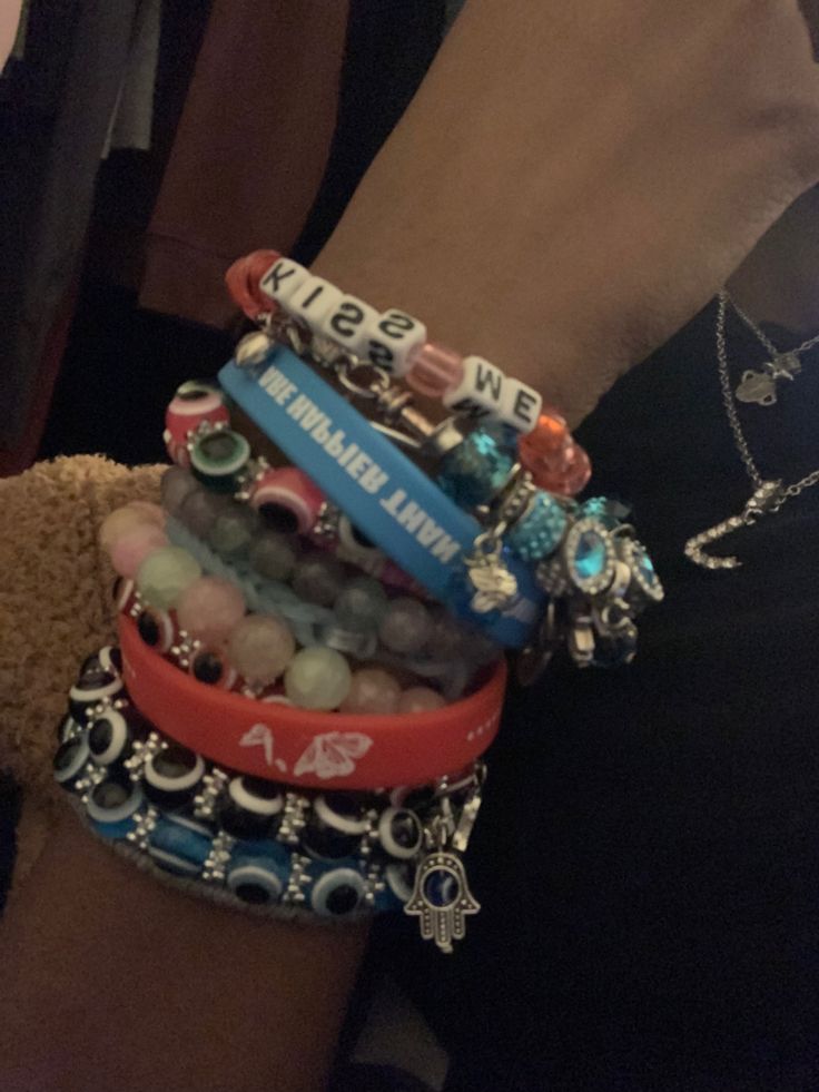 I Love Bracelets Pfp, Aesthetic Bracelet Stack, Lots Of Bracelets On Wrist, A Lot Of Bracelets, Body Jewelry Diy, Xoxo Jewelry, Bracelets Stack, Girly Bracelets, Crystal Bead Jewelry