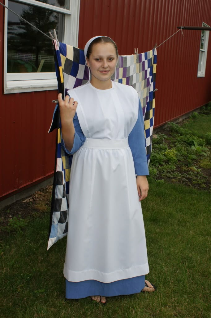 Her | The Amish Clothesline Hutterite Dress, Mennonite Dress Pattern, Amish Outfits, Amish Quilts Traditional, Amish Clothesline, Mennonite Dress Ideas, Amish Costume, Amish Fashion, Amish Clothes